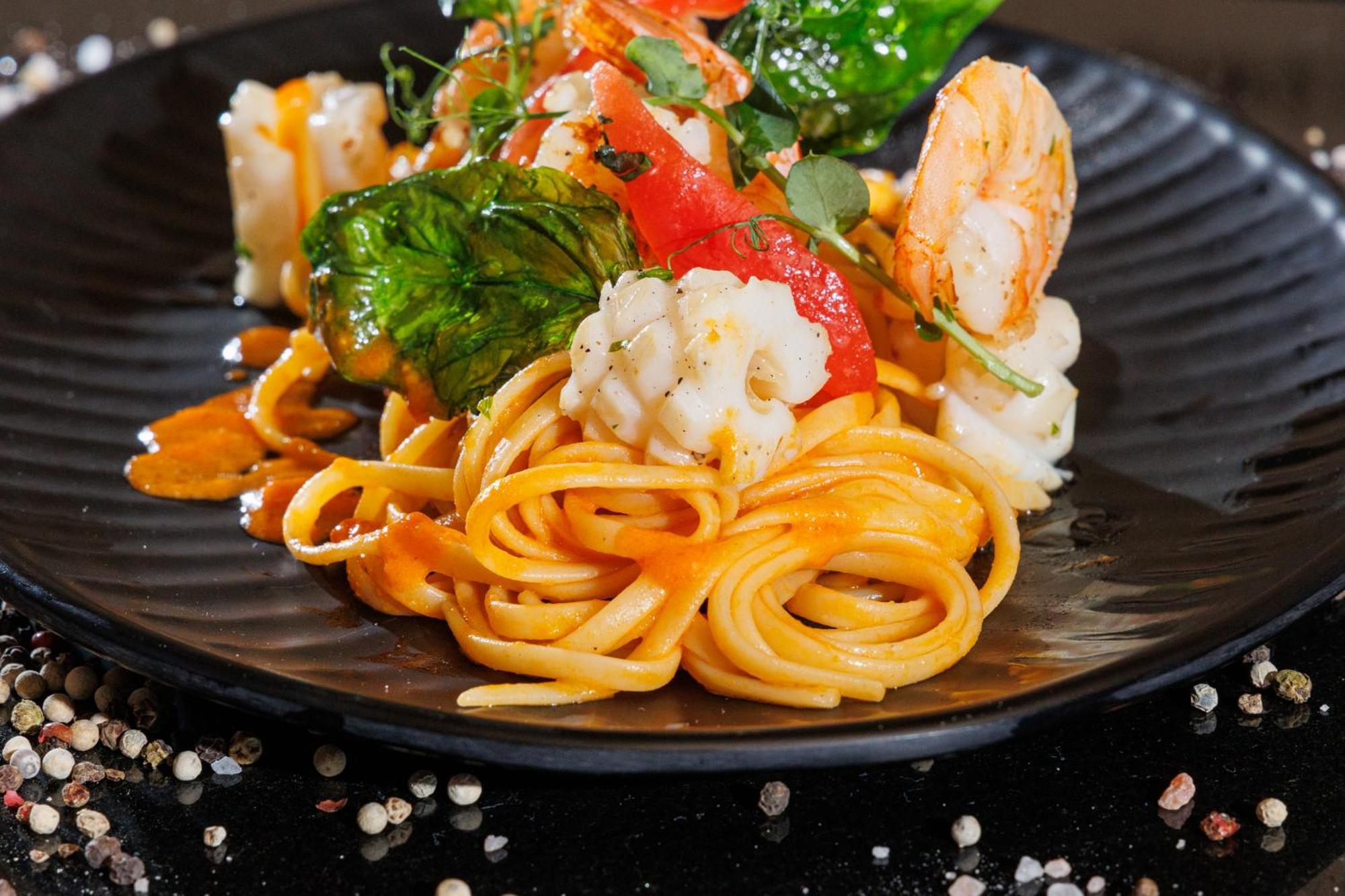 Lucky Bansko Aparthotel Spa & Relax Kültér fotó Seafood linguine