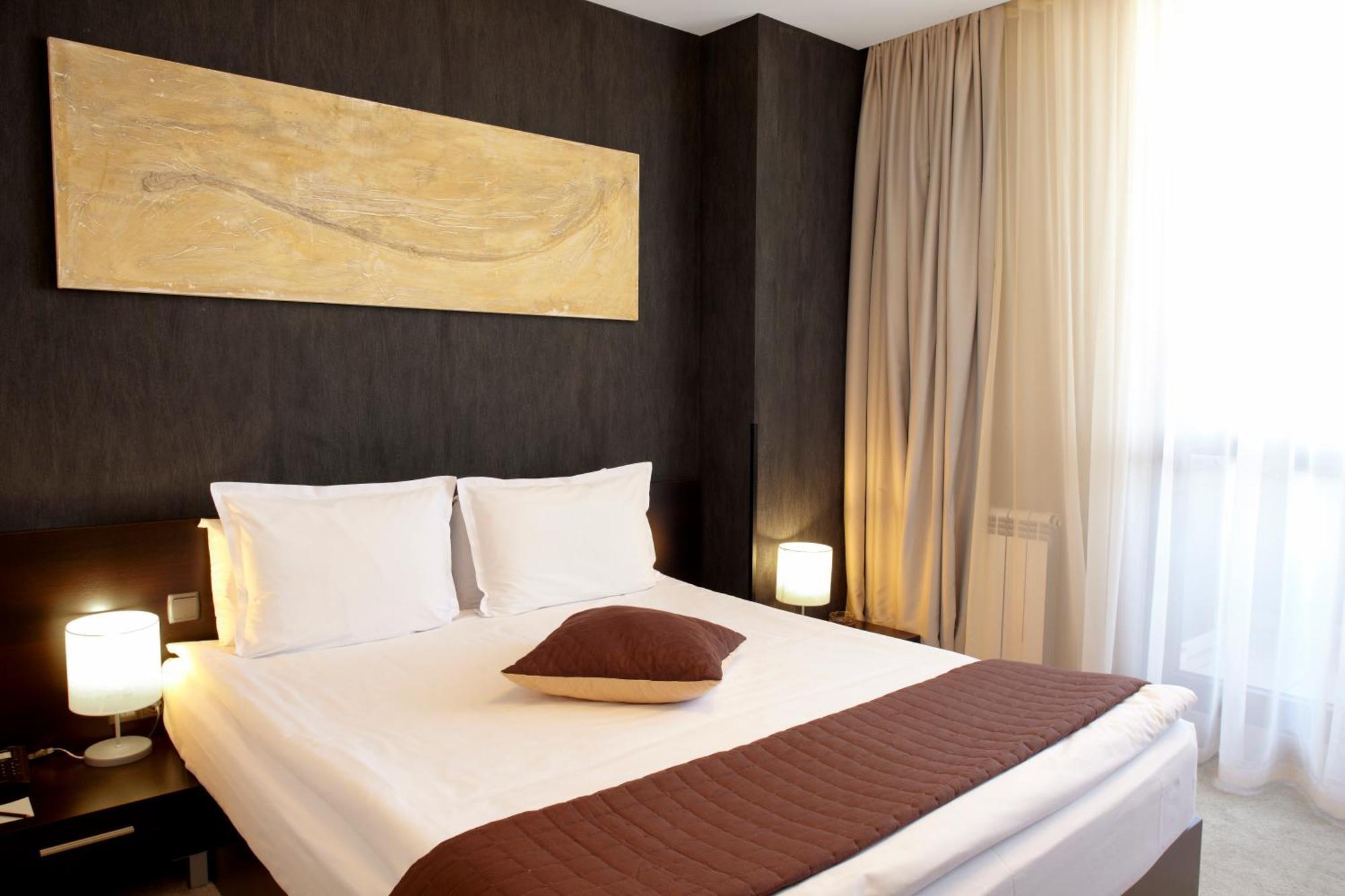 Lucky Bansko Aparthotel Spa & Relax Kültér fotó A bedroom